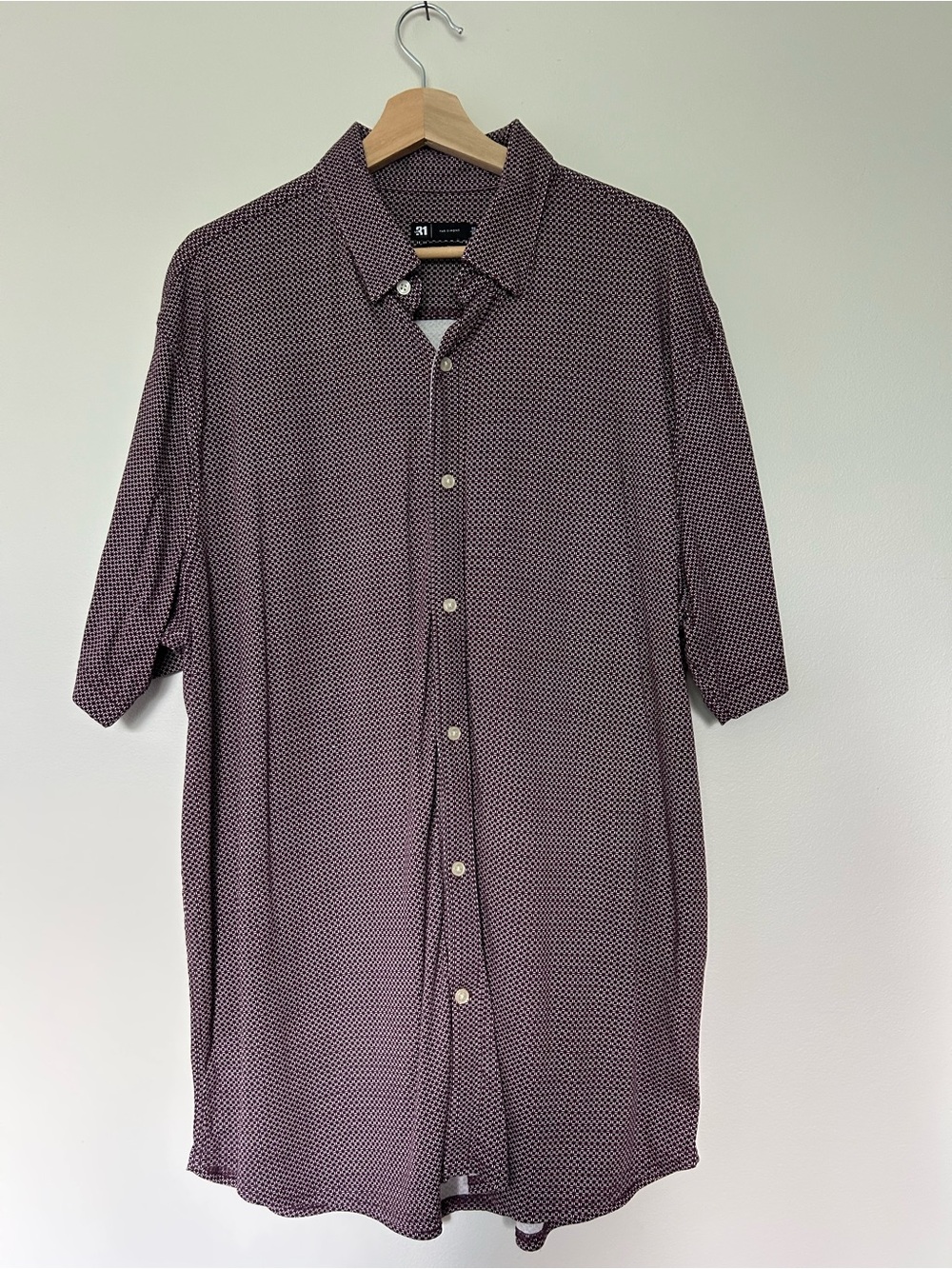 Simons Men's Short-Sleeve Button-Up Shirt in Burgundy Micro Print